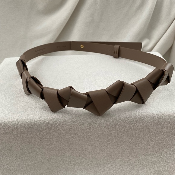 *SOLD* Brand new Salvatore Ferragamo women’s knotted belts sizes XS S - Picture 4 of 5